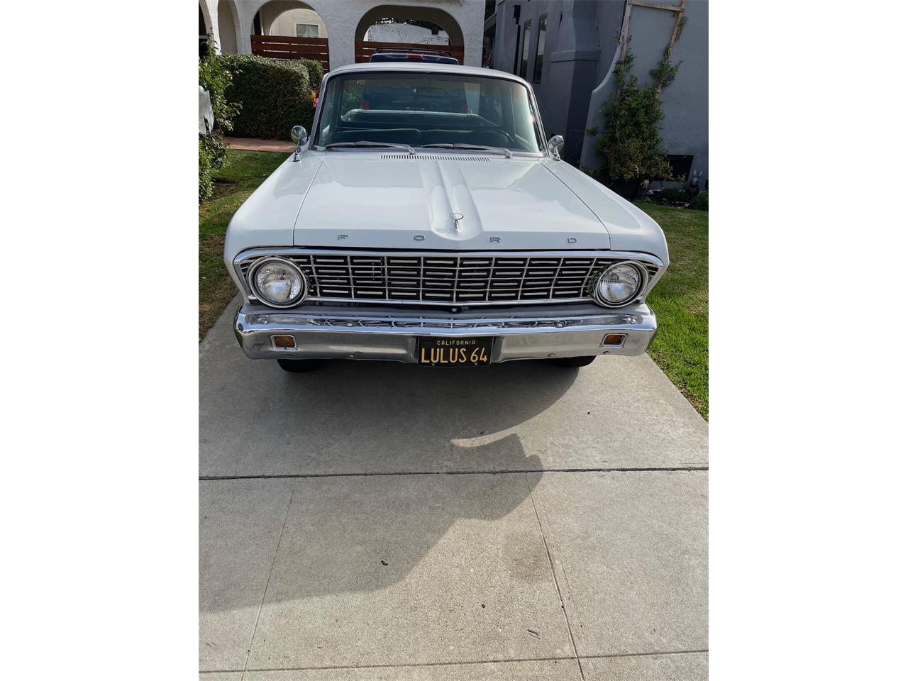 Ford-Falcon-1964-WhiteSilver-Black-1