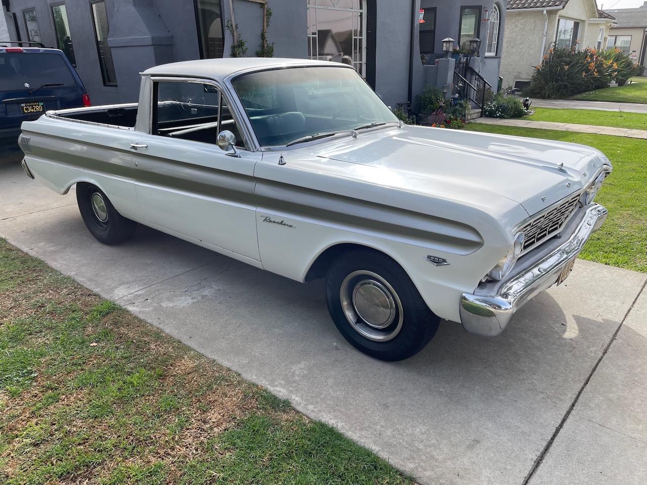 Ford-Falcon-1964-WhiteSilver-Black-2