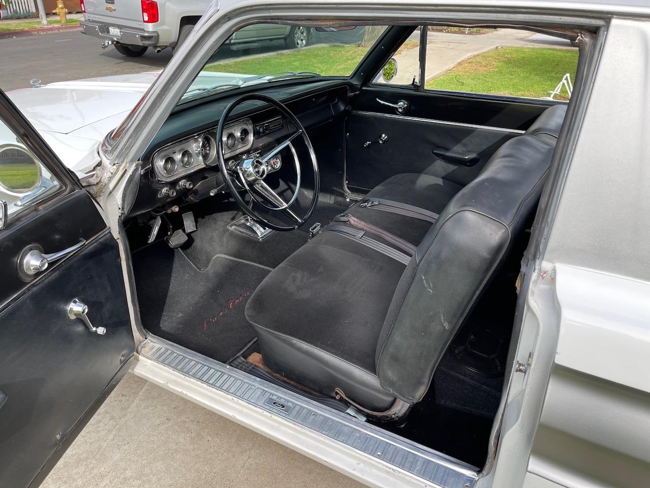 Ford-Falcon-1964-WhiteSilver-Black-5