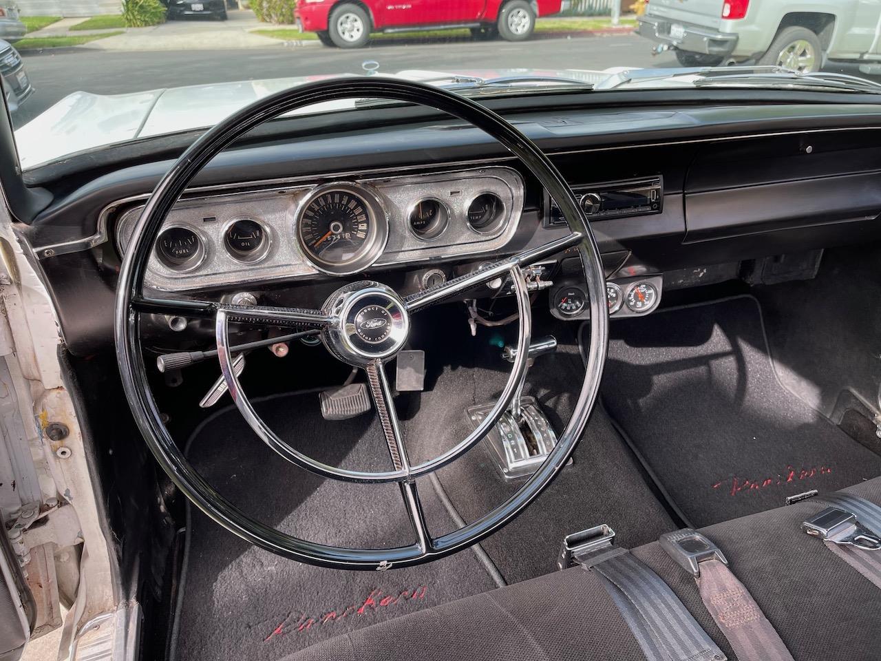 Ford-Falcon-1964-WhiteSilver-Black-6
