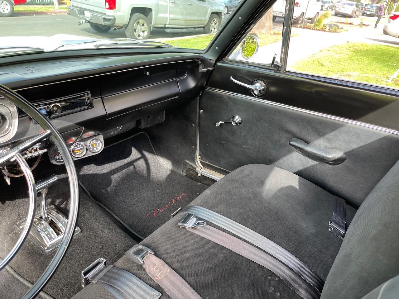 Ford-Falcon-1964-WhiteSilver-Black-7