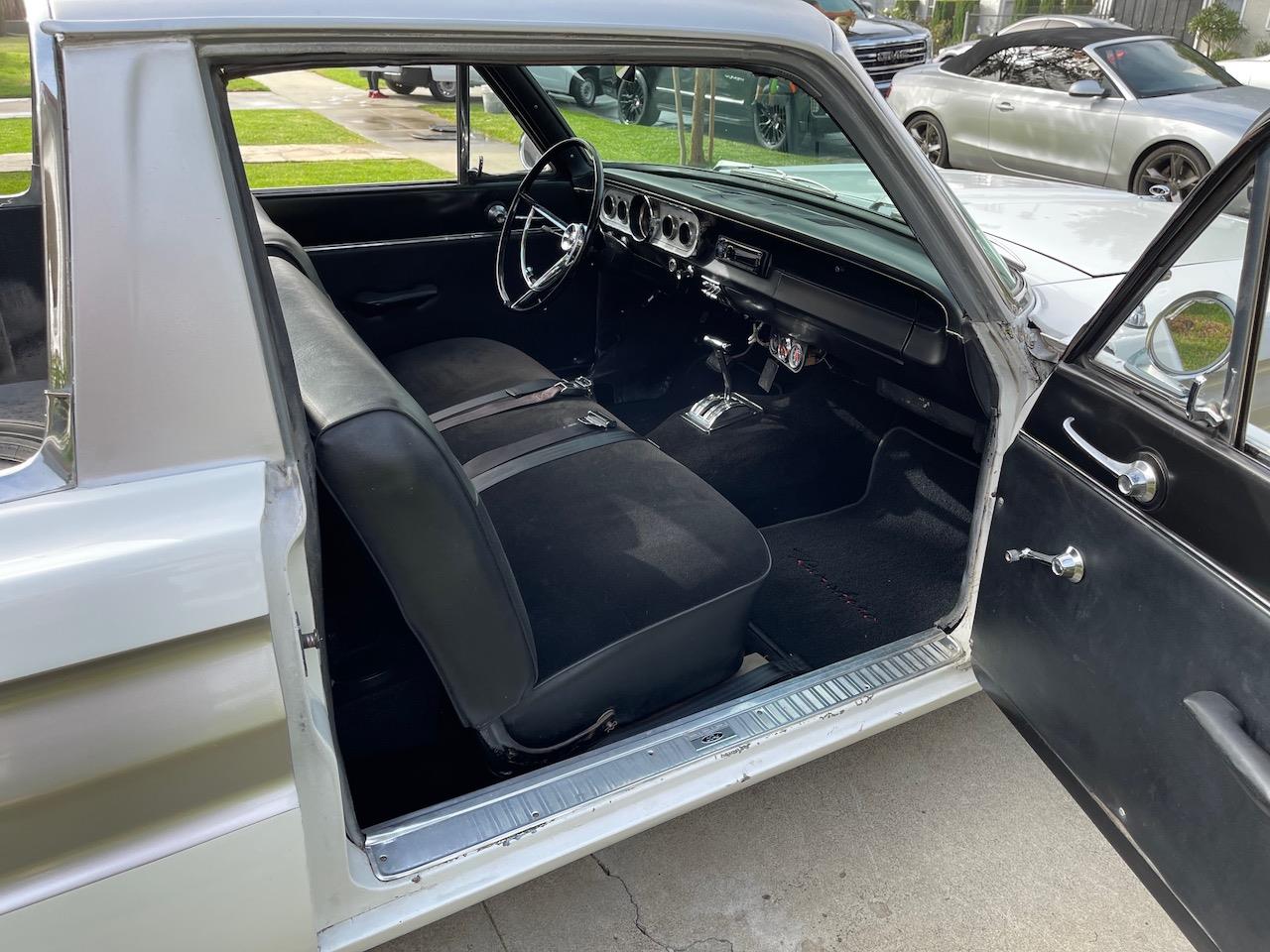 Ford-Falcon-1964-WhiteSilver-Black-8