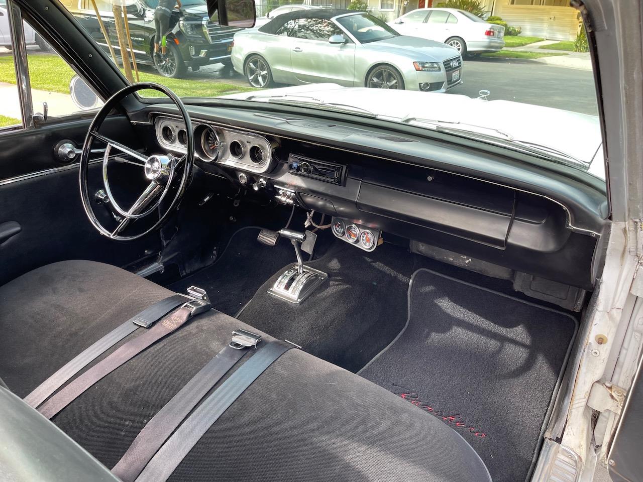 Ford-Falcon-1964-WhiteSilver-Black-9