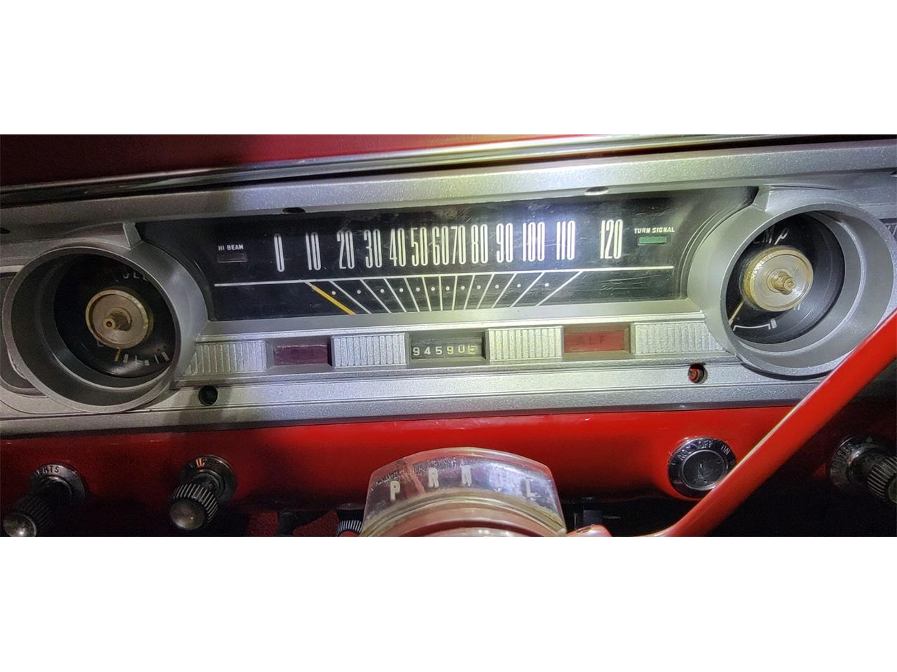 Ford-Falcon-futura-1965-Wimbledon-White-Red-1