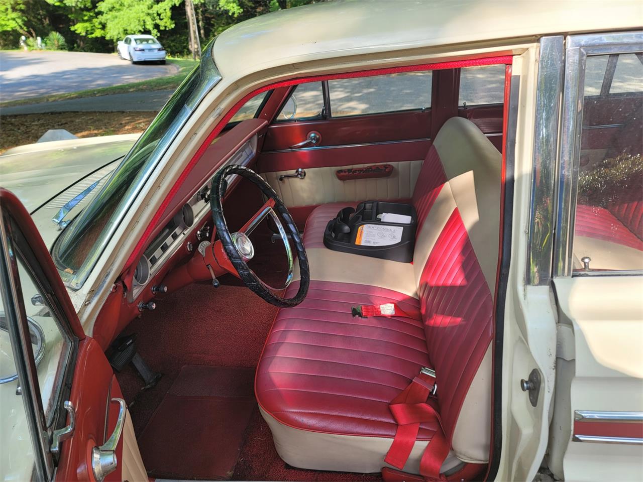 Ford-Falcon-futura-1965-Wimbledon-White-Red-13