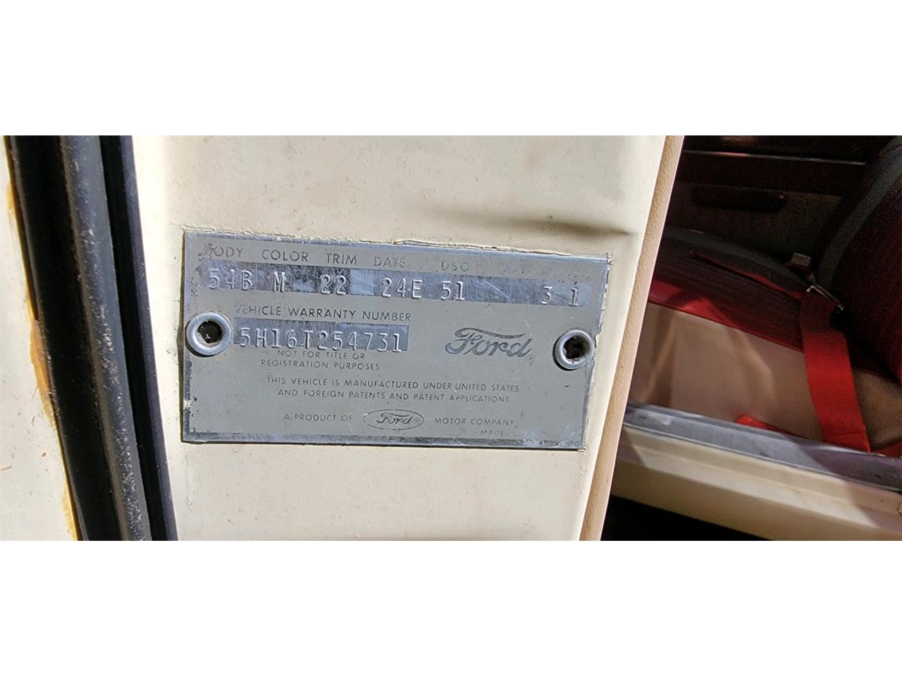 Ford-Falcon-futura-1965-Wimbledon-White-Red-8