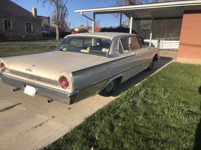 Ford-Galaxie-1961-White-Black-2