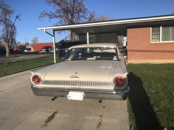 Ford-Galaxie-1961-White-Black-3