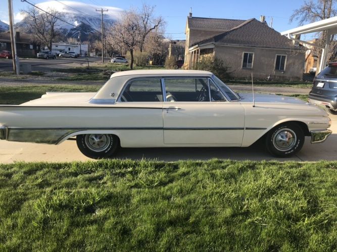 Ford-Galaxie-1961-White-Black-9