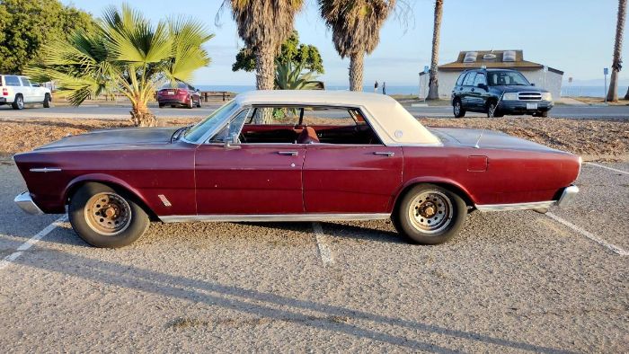 Ford-Galaxie-1966-1