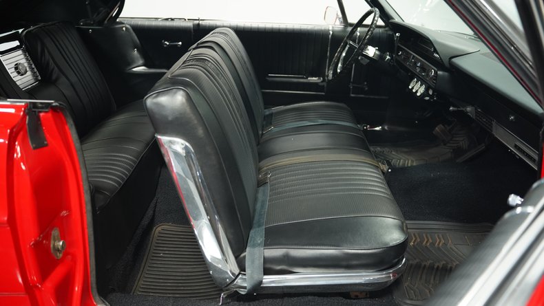 Ford-Galaxie-1966-Candy-Apple-Red-Black-12