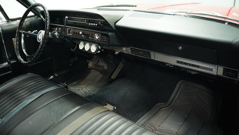 Ford-Galaxie-1966-Candy-Apple-Red-Black-13