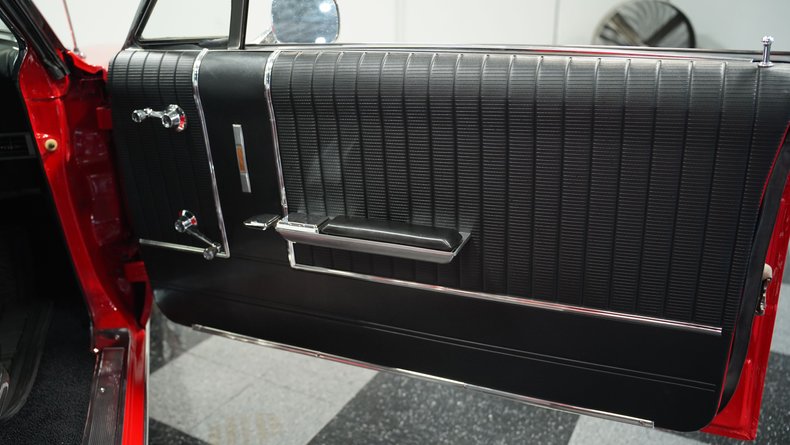 Ford-Galaxie-1966-Candy-Apple-Red-Black-16