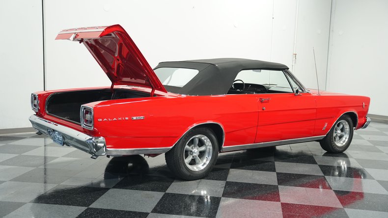 Ford-Galaxie-1966-Candy-Apple-Red-Black-18