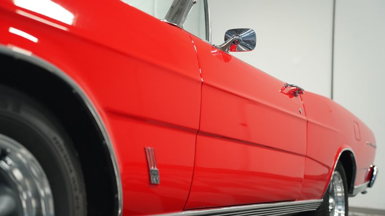 Ford-Galaxie-1966-Candy-Apple-Red-Black-19
