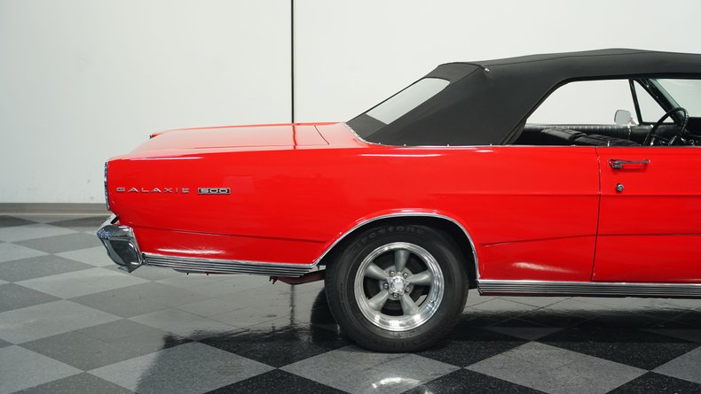 Ford-Galaxie-1966-Candy-Apple-Red-Black-23