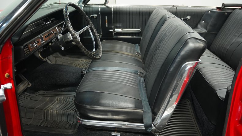 Ford-Galaxie-1966-Candy-Apple-Red-Black-24
