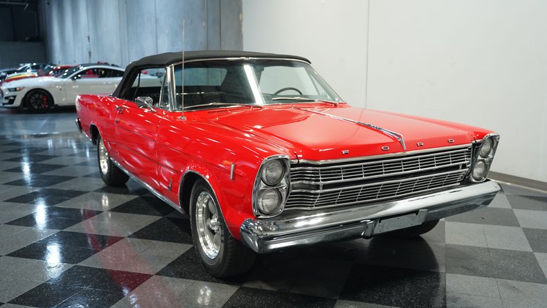 Ford-Galaxie-1966-Candy-Apple-Red-Black-27