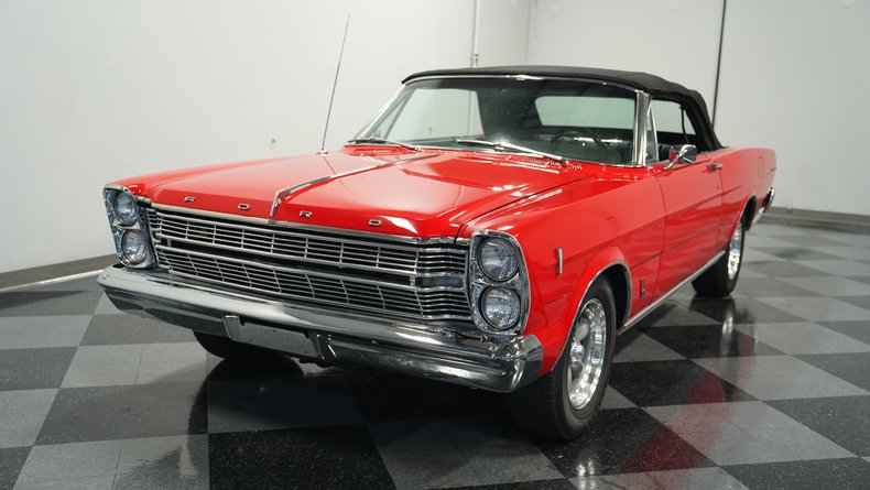 Ford-Galaxie-1966-Candy-Apple-Red-Black-29