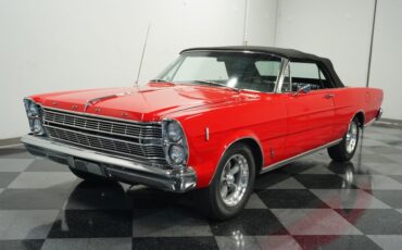 Ford-Galaxie-1966-Candy-Apple-Red-Black-3