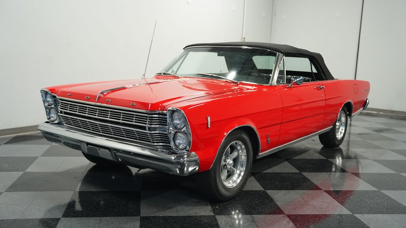 Ford-Galaxie-1966-Candy-Apple-Red-Black-3