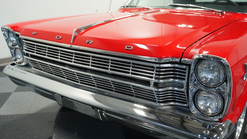 Ford-Galaxie-1966-Candy-Apple-Red-Black-30