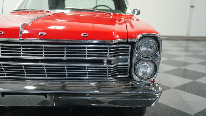 Ford-Galaxie-1966-Candy-Apple-Red-Black-31