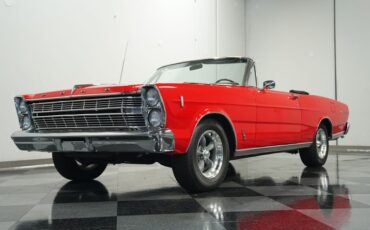 Ford-Galaxie-1966-Candy-Apple-Red-Black-32