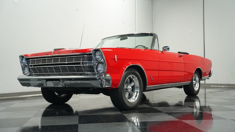 Ford-Galaxie-1966-Candy-Apple-Red-Black-32