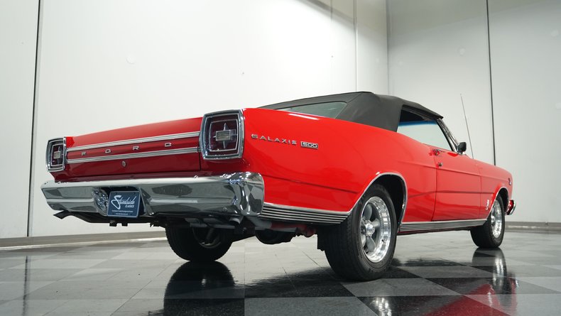 Ford-Galaxie-1966-Candy-Apple-Red-Black-35
