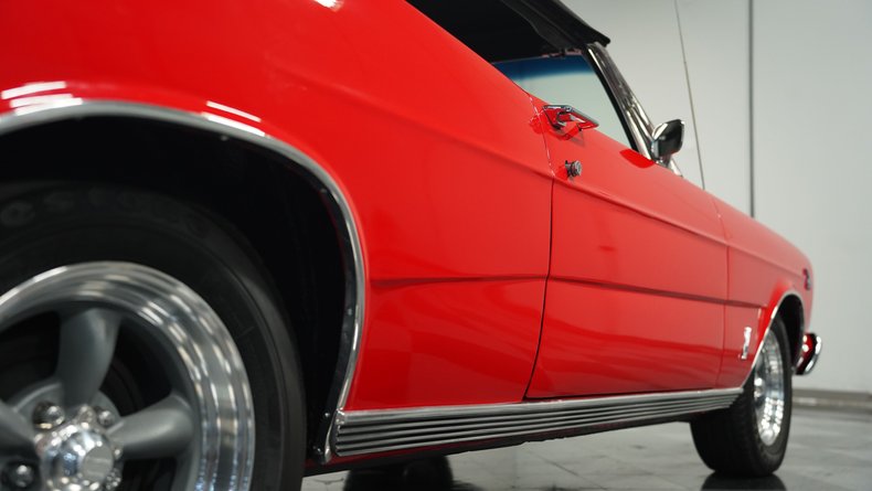 Ford-Galaxie-1966-Candy-Apple-Red-Black-36