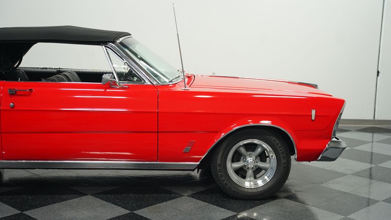 Ford-Galaxie-1966-Candy-Apple-Red-Black-37