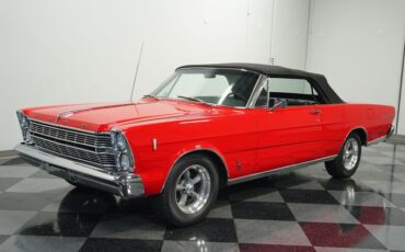 Ford-Galaxie-1966-Candy-Apple-Red-Black-4
