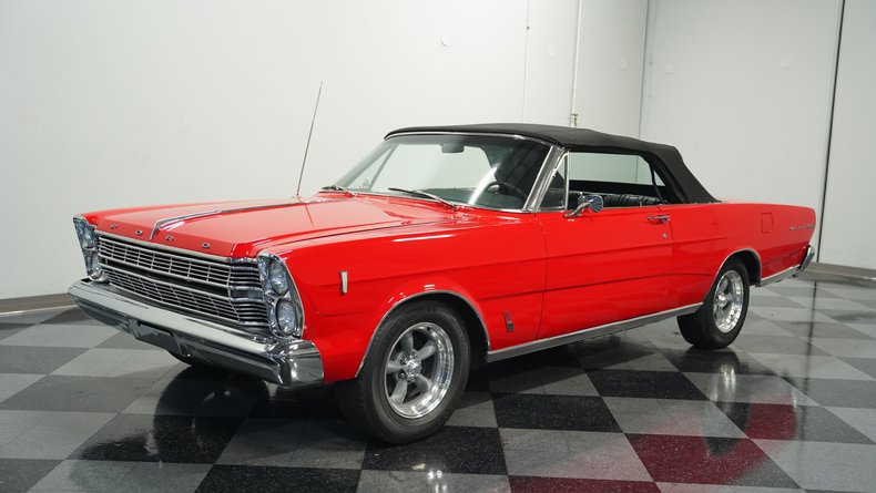 Ford-Galaxie-1966-Candy-Apple-Red-Black-4