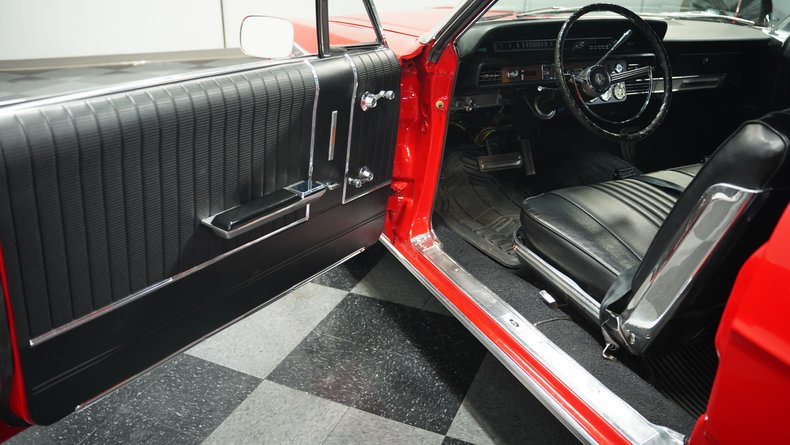 Ford-Galaxie-1966-Candy-Apple-Red-Black-42