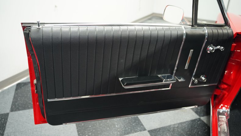 Ford-Galaxie-1966-Candy-Apple-Red-Black-43