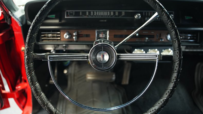 Ford-Galaxie-1966-Candy-Apple-Red-Black-46