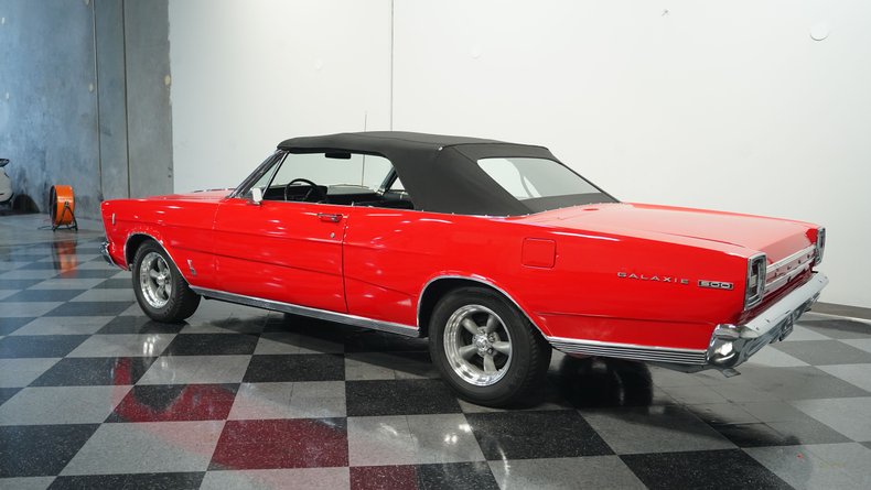 Ford-Galaxie-1966-Candy-Apple-Red-Black-5