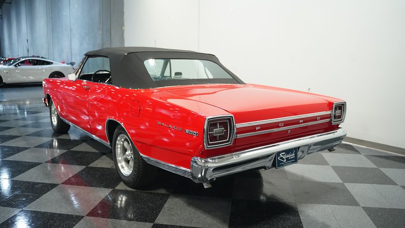 Ford-Galaxie-1966-Candy-Apple-Red-Black-6