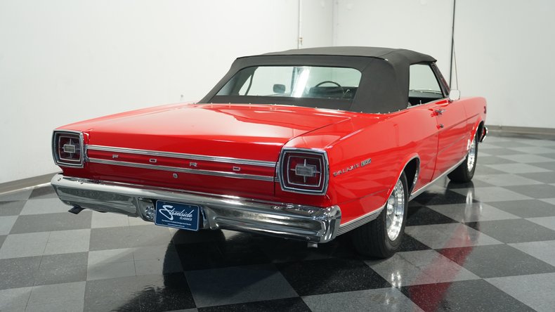 Ford-Galaxie-1966-Candy-Apple-Red-Black-8