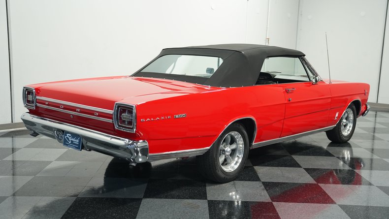 Ford-Galaxie-1966-Candy-Apple-Red-Black-9