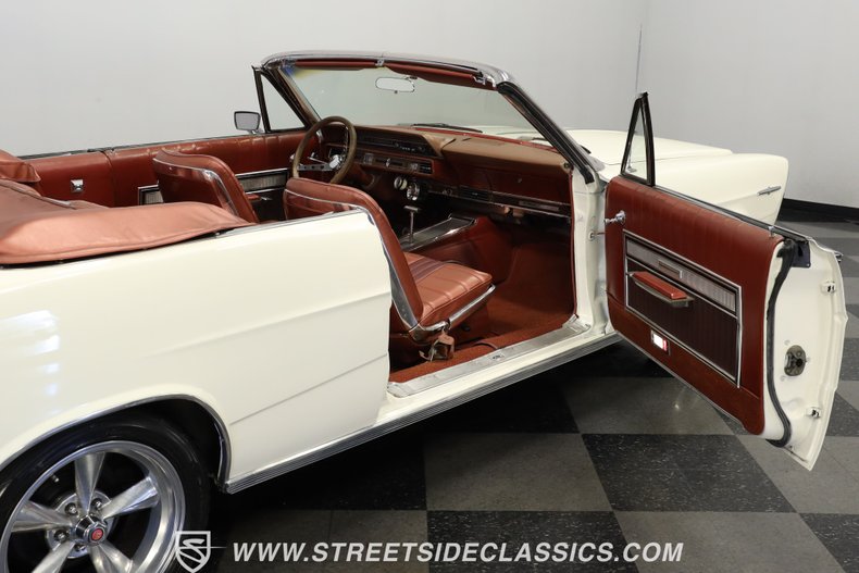 Ford-Galaxie-1966-White-Emberglo-33