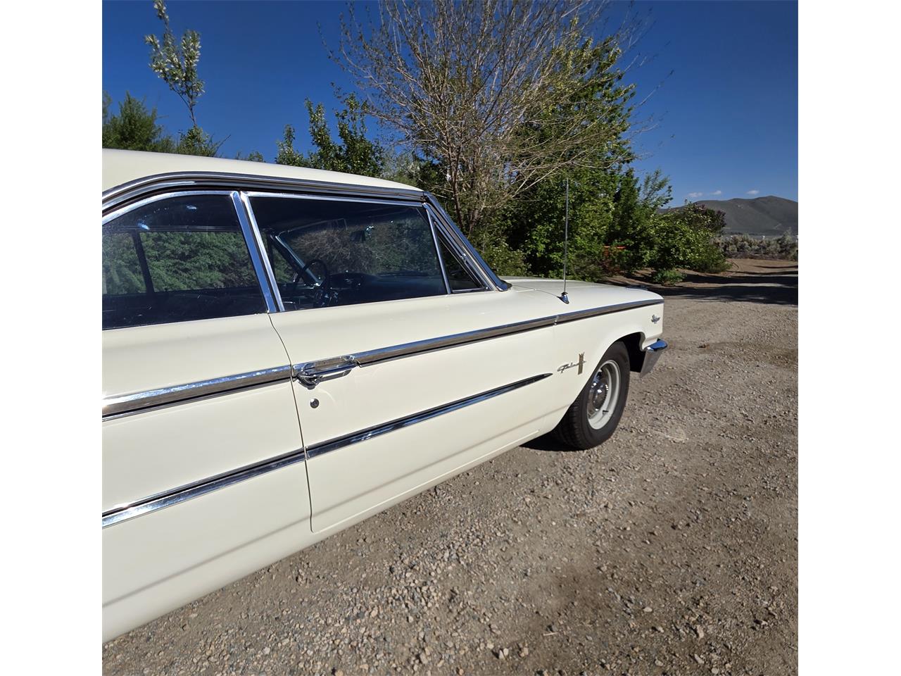 Ford-Galaxie-500-1963-Whimbelton-White-Black-1