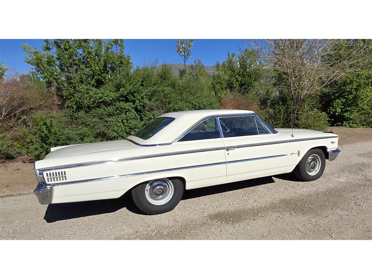 Ford-Galaxie-500-1963-Whimbelton-White-Black-17