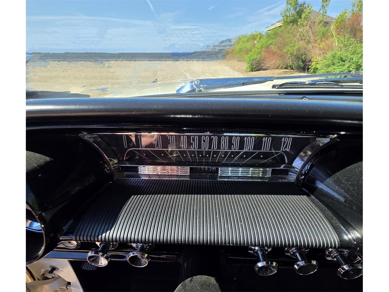 Ford-Galaxie-500-1963-Whimbelton-White-Black-2