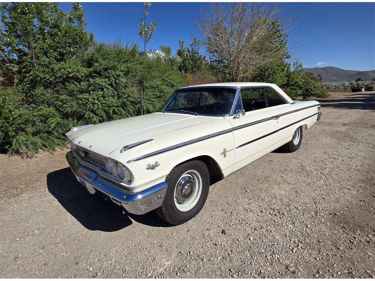 Ford-Galaxie-500-1963-Whimbelton-White-Black-9
