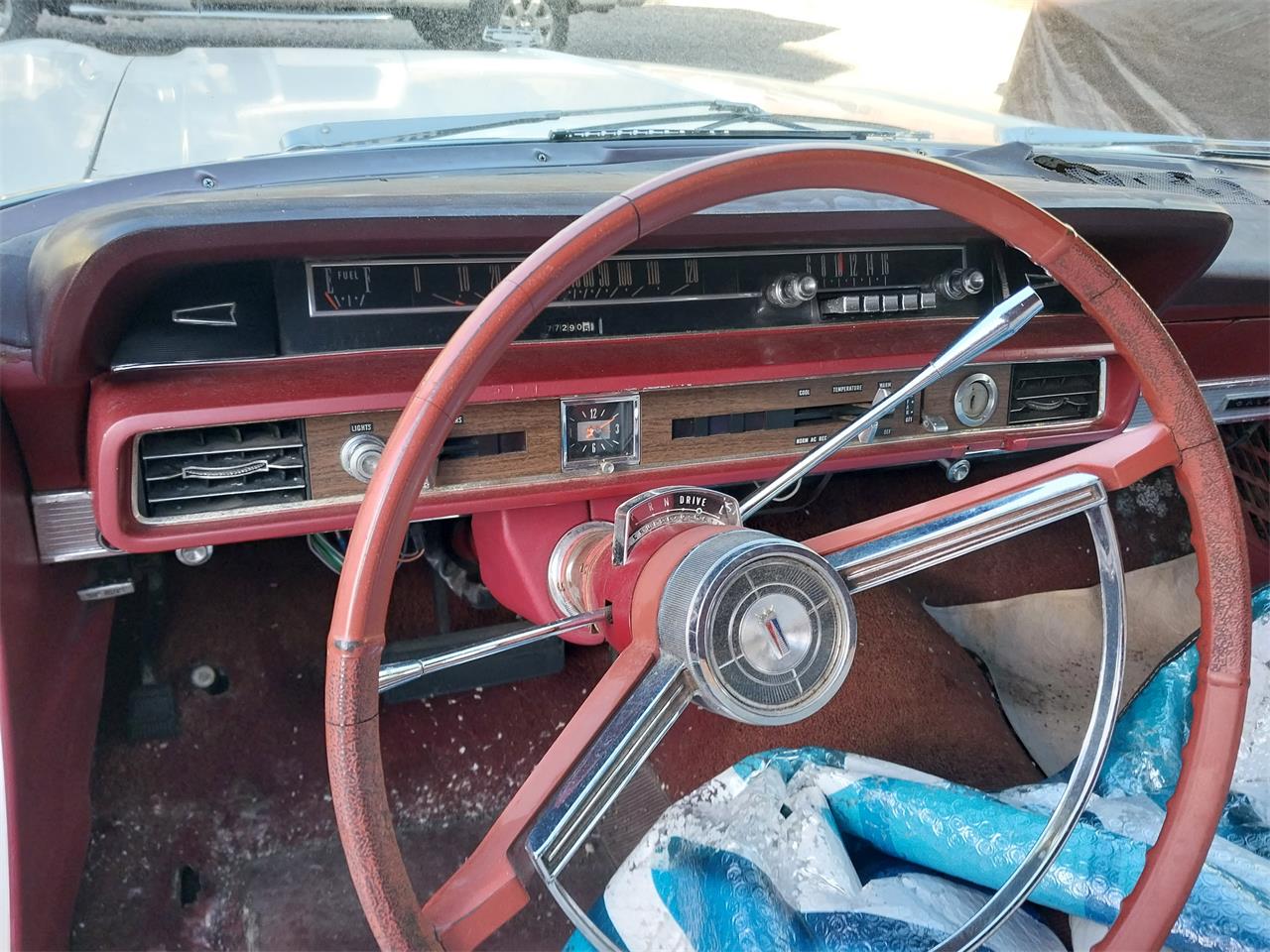 Ford-Galaxie-500-1966-white-red-12