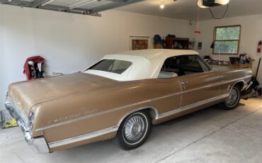Ford-Galaxie-500-1967-Gold-Cream-3