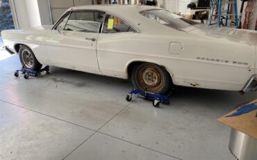 Ford-Galaxie-500-1967-White-Red