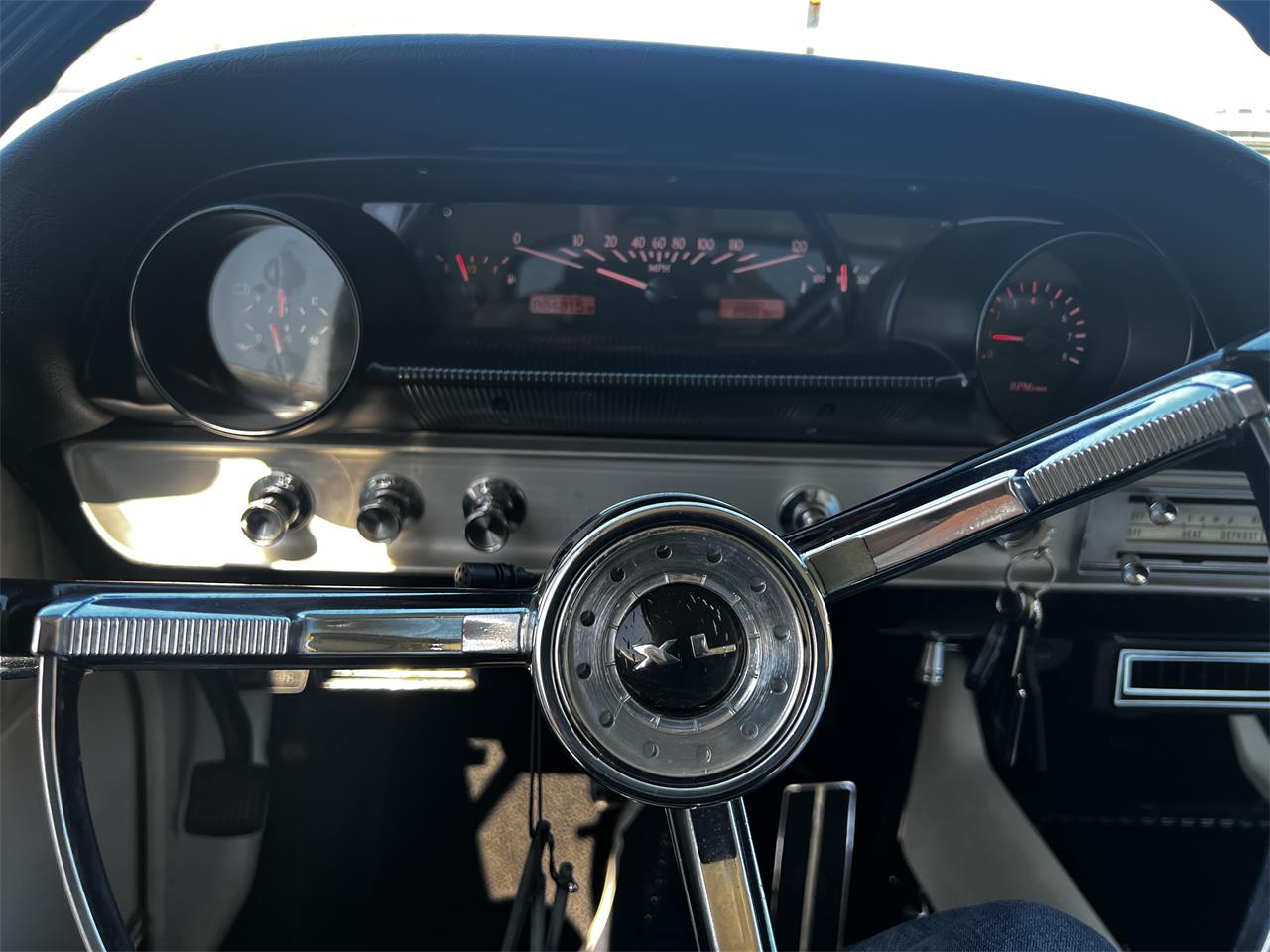 Ford-Galaxie-500-xl-1964-Black-White-57